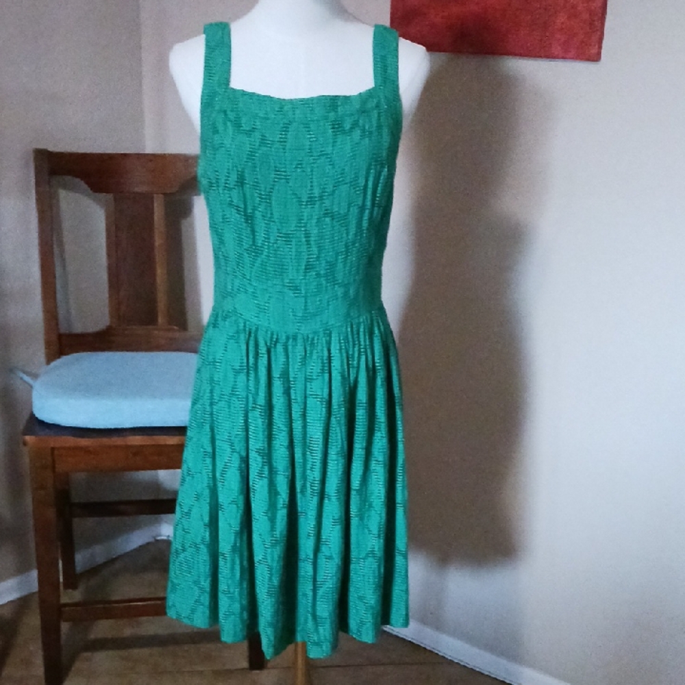 Sleeveless Emerald Green Fit-and-Flare Midi Dress